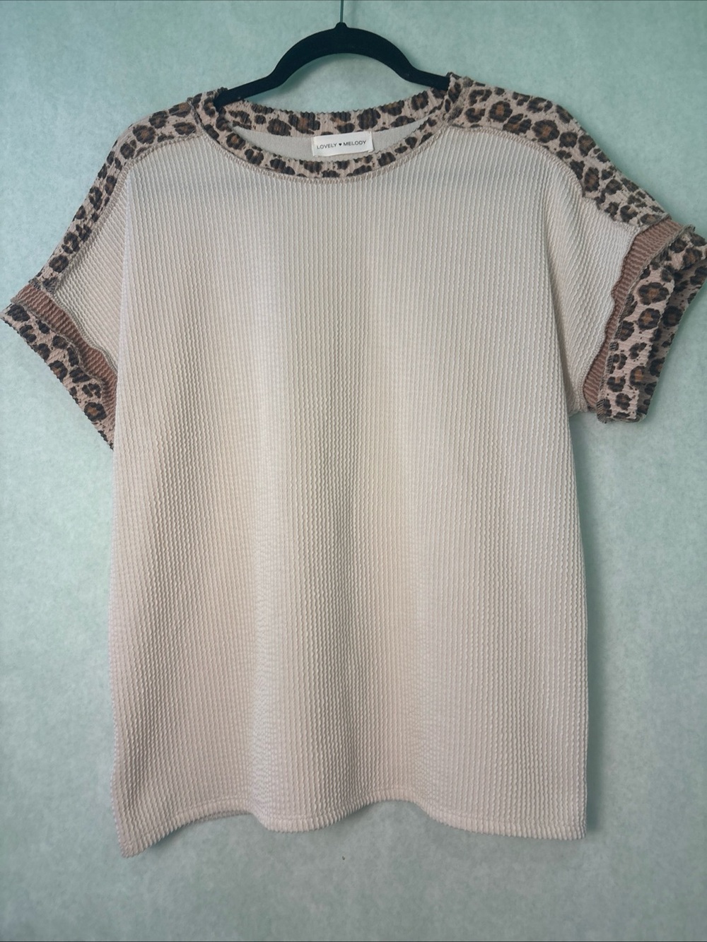Lovely Melody Cream Short Sleeve Tee with Leopard Trim Size M